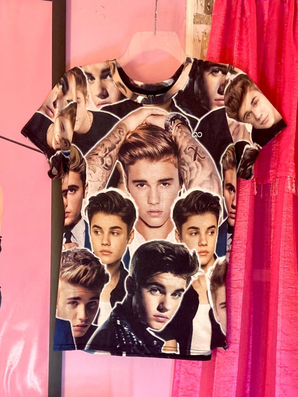 Justin Bieber Retro Graphic T-Shirt Y2k Music Fandom Collectible Women’s Medium